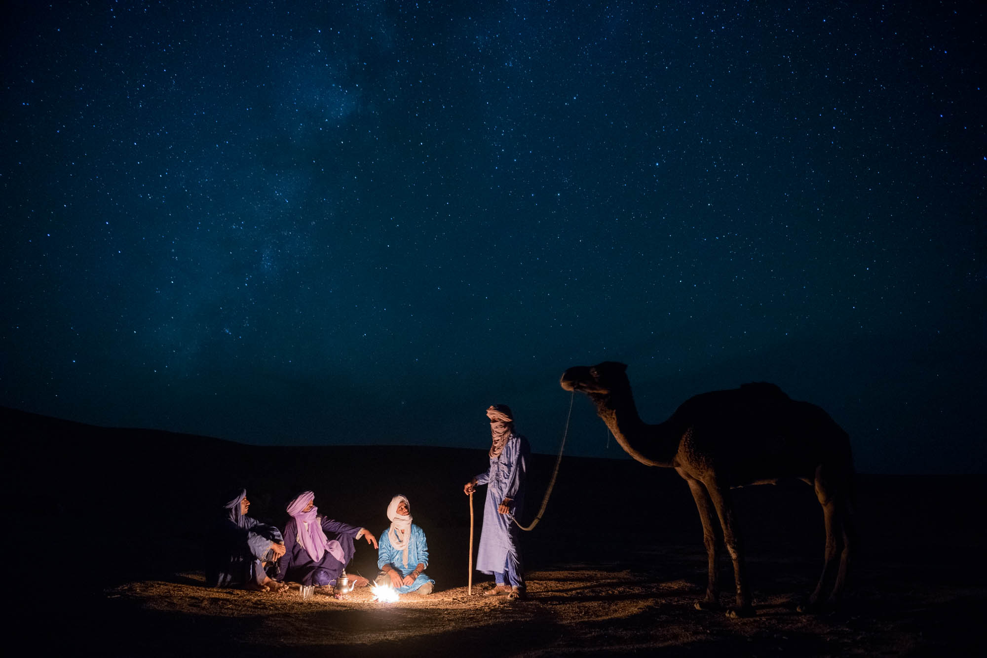désert Sahara Maroc les touareg du désert marocain au coin du feu